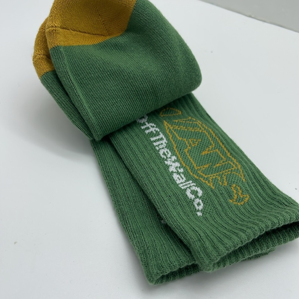 Vans Green Crew Socks VANS®
"OFF THE WALL" 1 pair Crew Socks Size Medium NWT - Picture 8 of 16